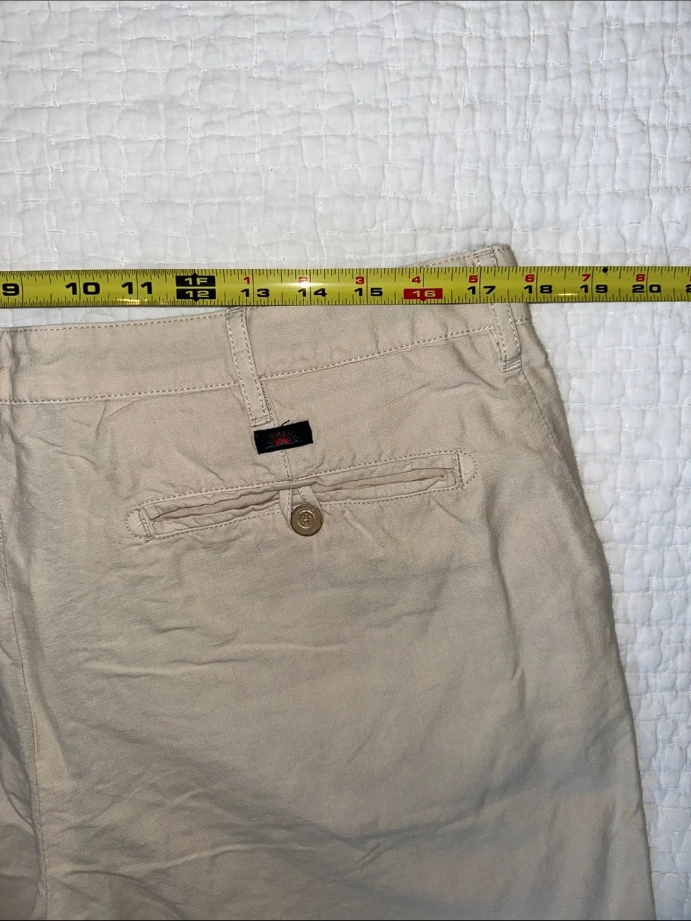 Faherty Cream Flat-Front Linen Shorts; men’s 33 waist, 9” inseam